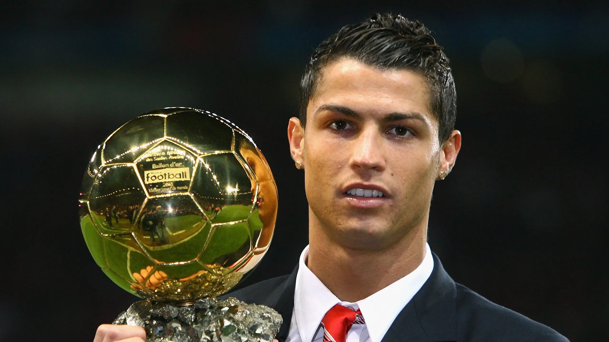 追赶赛中的精彩超车瞬间，追车比赛